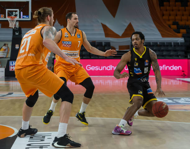 场比赛中拼 场比赛中拼