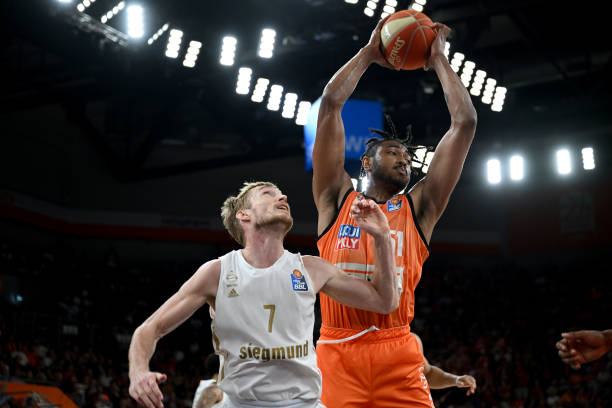 届赛事的第 届赛事的第